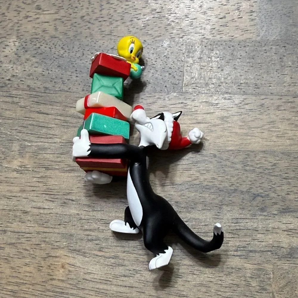 Hallmark Keepsake Ornament – “Look Out Below!” (Sylvester & Tweety – 2002)